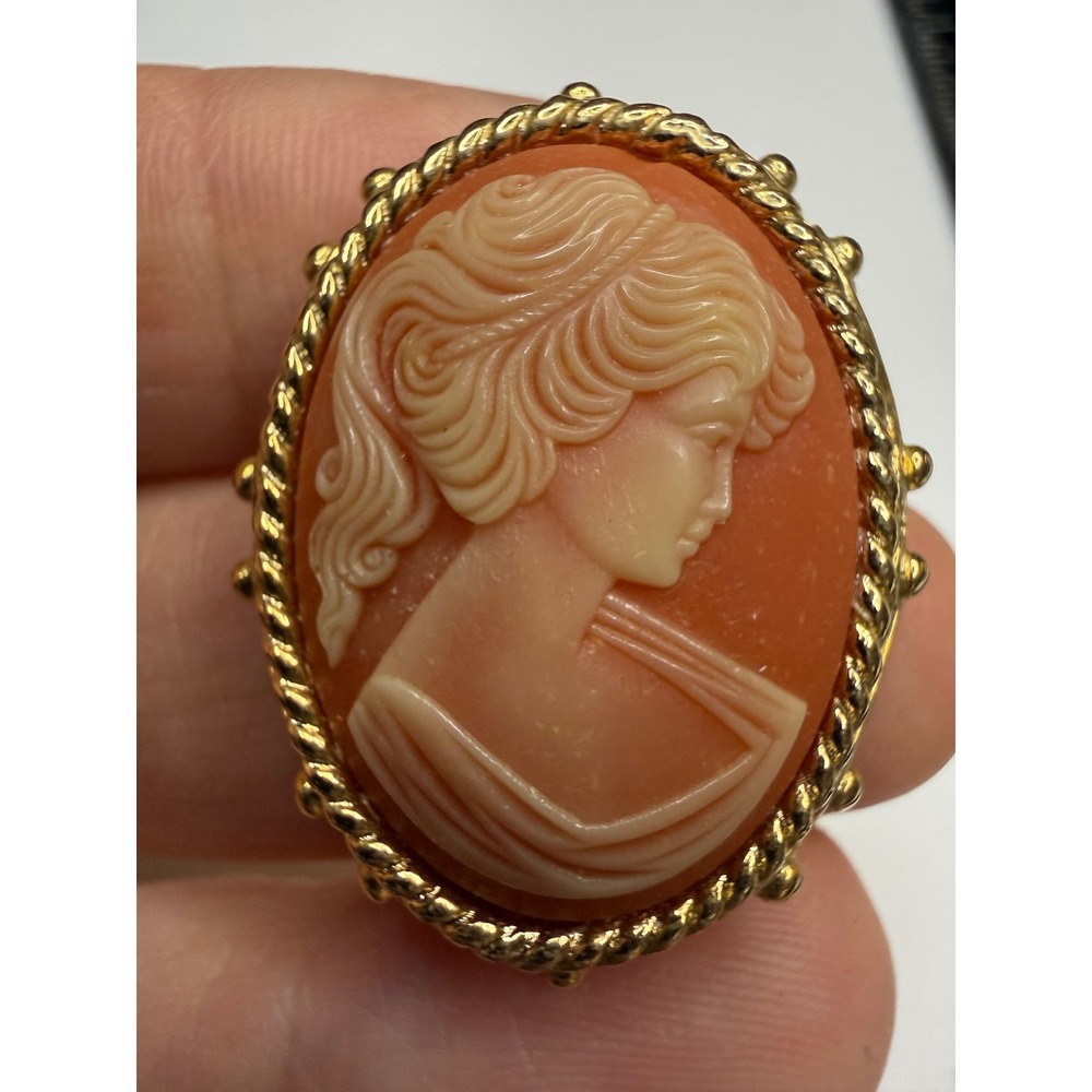Sarah Coventry Gold Tone Cameo Brooch Pendant Necklace Classic Profile Portrait